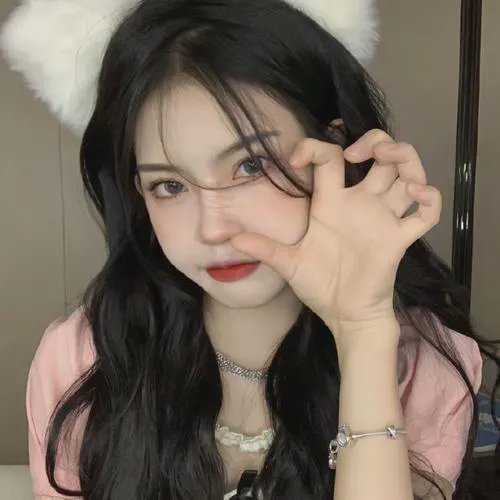 圣洁的艾曼妞